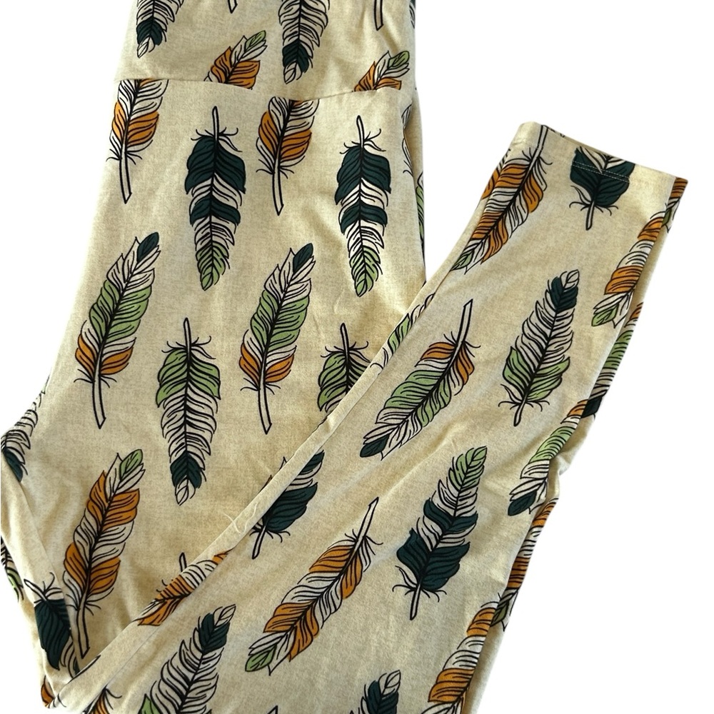 $51 LuLaRoe Feather Pattern Leggings - Cream and Black Sz TC (12-18) Comfy